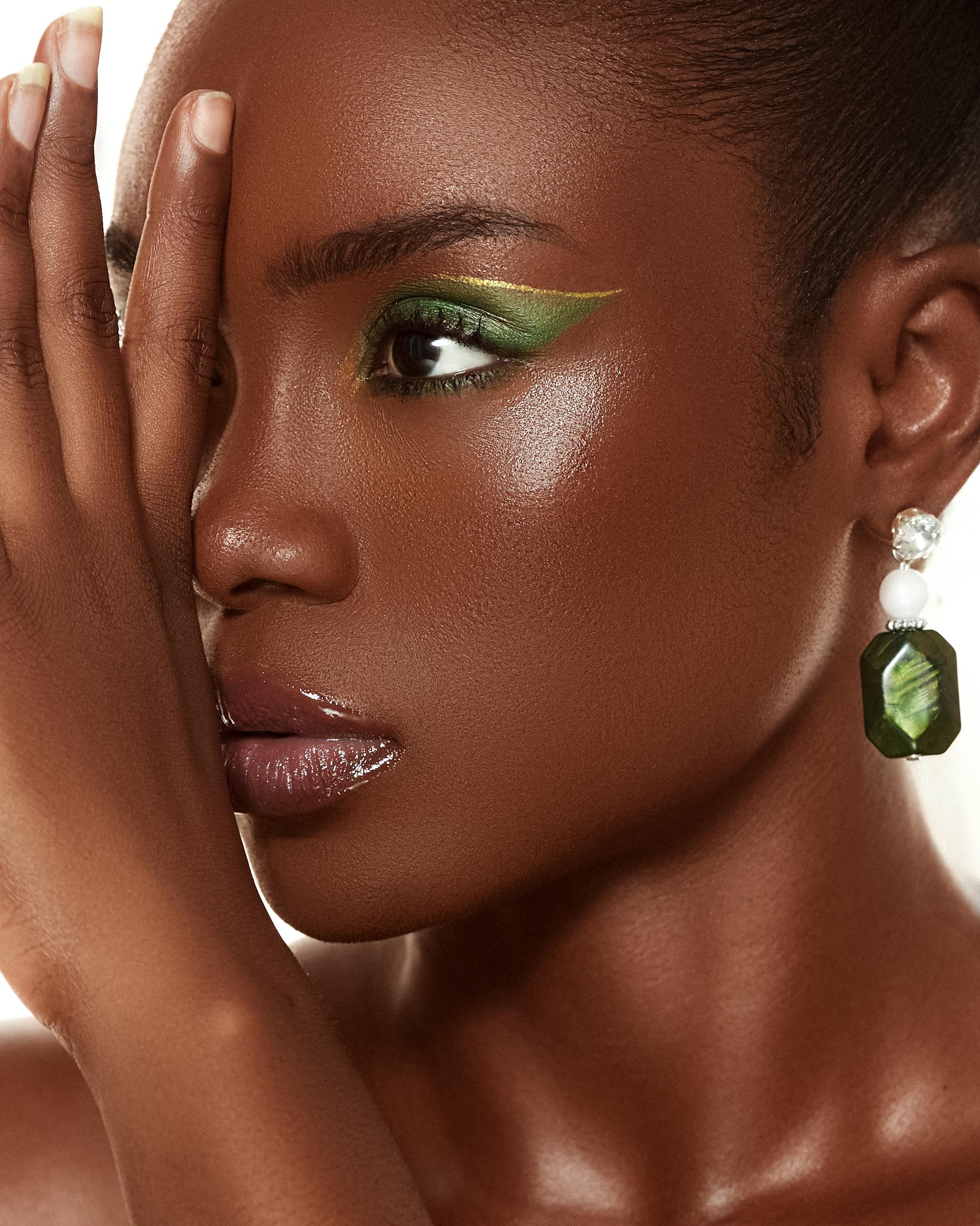 Tratamento dermatológico para estímulo de colágeno
