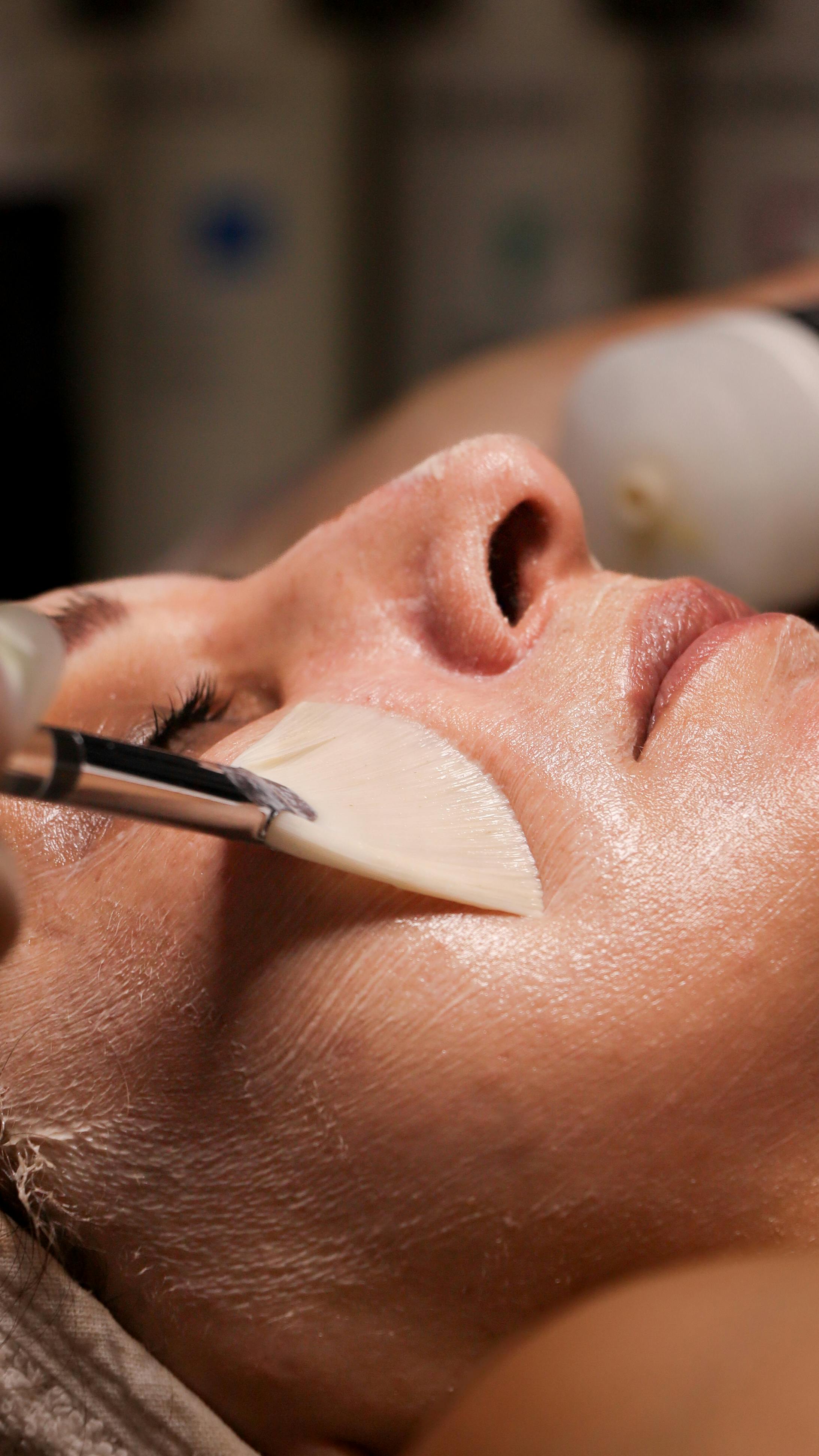 Tratamento dermatológico para estímulo de colágeno